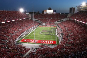 九游娱乐官方平台-麦基翁轻松晋级仰泳决赛，麦基翁漂亮