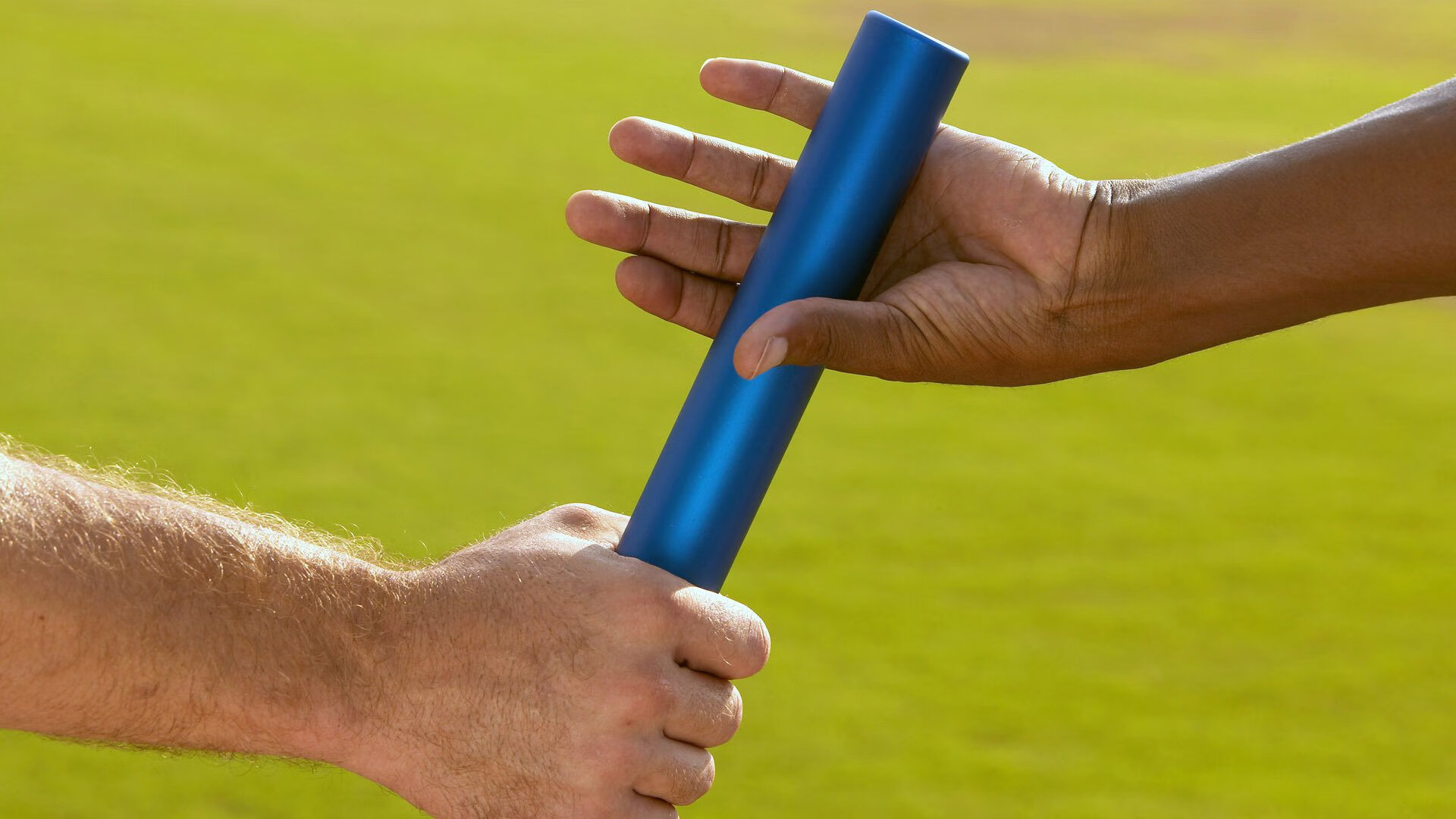 体操世界冠军回访母校开展励志讲座，体操世界冠军视频