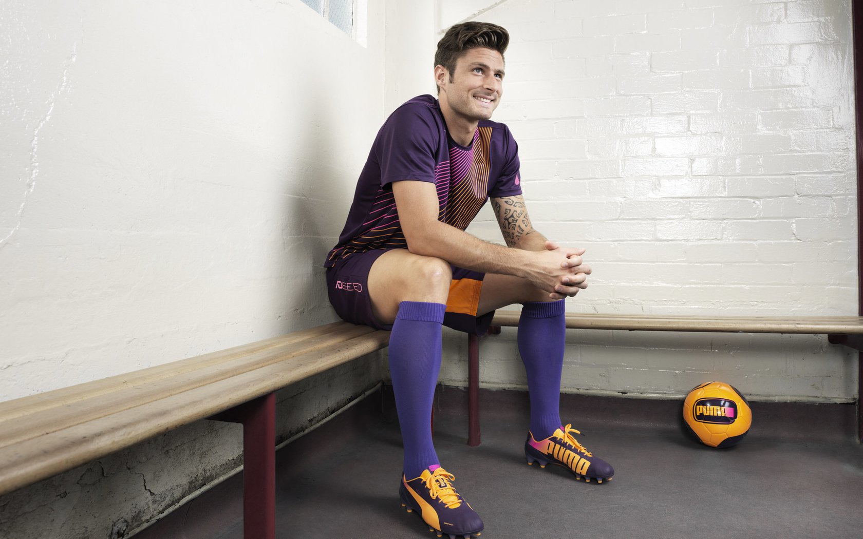 中国足球国家队重视比赛前心理预热流程设计，足球运动员比赛心理分析